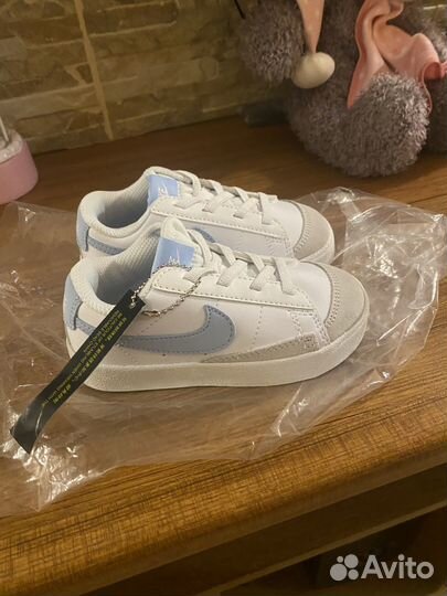 Кроссовки для девочки новые