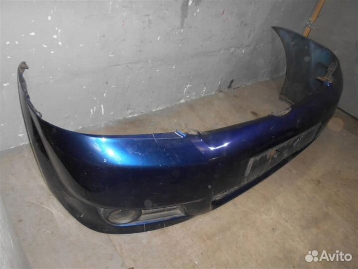 Бампер передний от Toyota Corolla Verso 2004