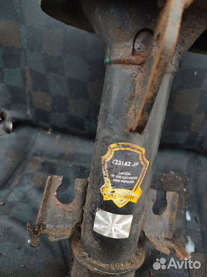 Стойки передние в сборе Mercedes Vito W638