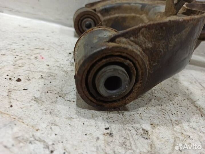 Рычаг задний верхний правый