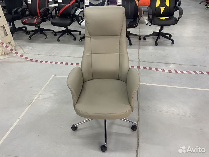 Современное компьютерное кресло