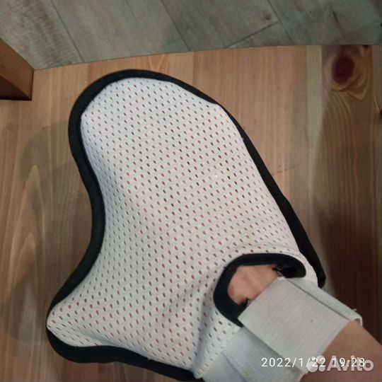 Перчатка - рукавичка для вычёсывания шерсти