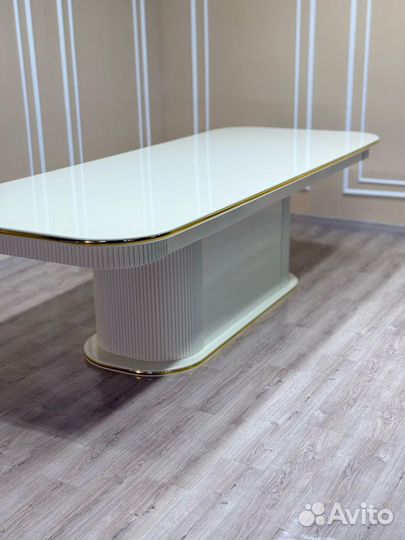 Столы и стулья