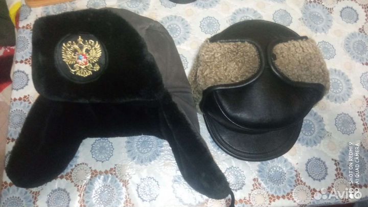 Шапки ушанки, шарфы, как в фильме 