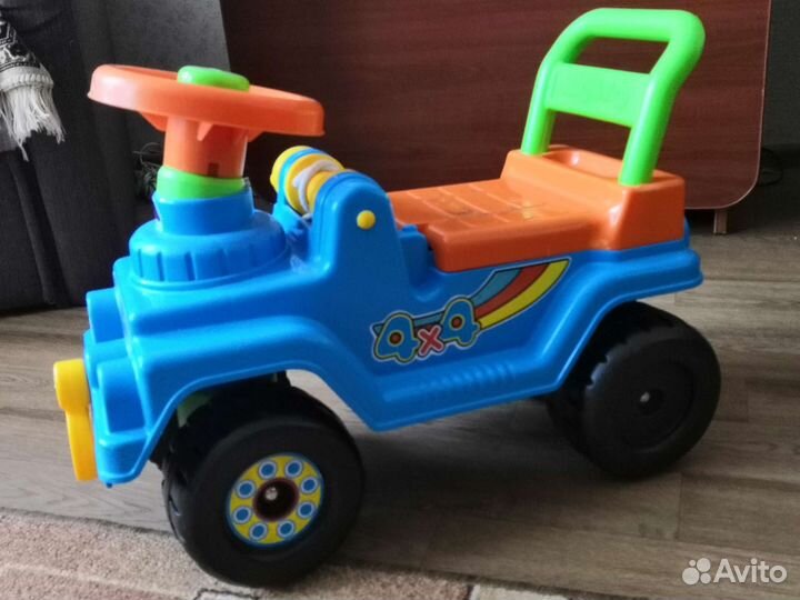 Машинка-каталка molto
