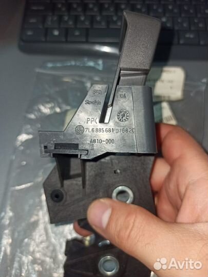 Блокировка спинки сиденья 7L6885681C71N VAG