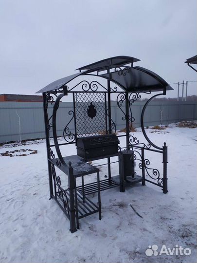 Мангал с крышей