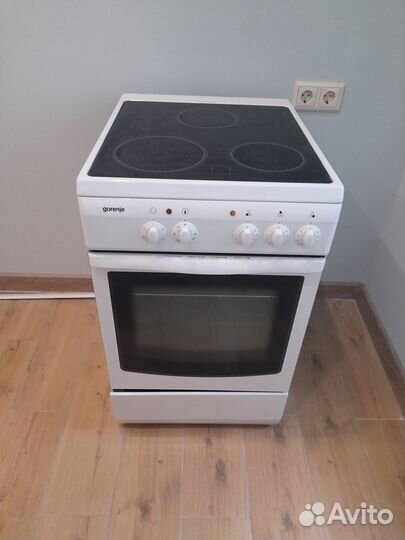 Электрическая плита с духовкой