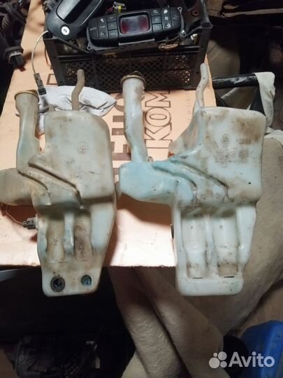 Бачок омывателя Митсубиси Каризма