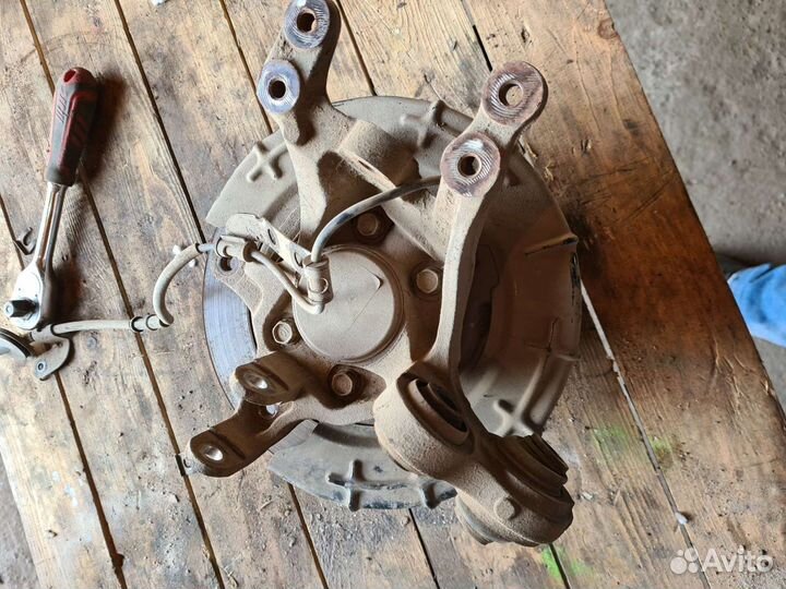 Кулак задний левый Hyundai i30