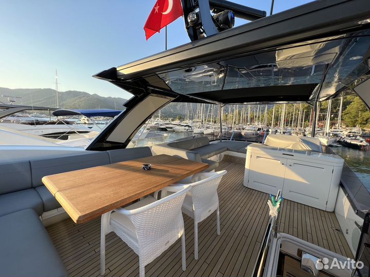 Моторная яхта Sunseeker Manhattan 68 (121)