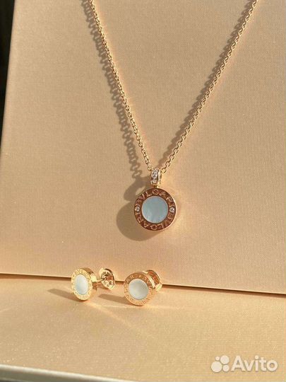 Золотые пусеты Bvlgari