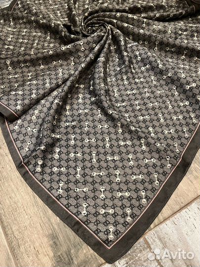 Платок шерстяной Gucci серый тонкий