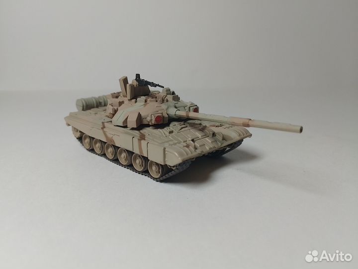 Танк Т-90 1:72