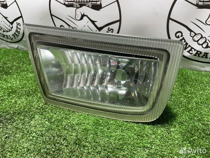 Фара противотуманная передняя левая Toyota Land