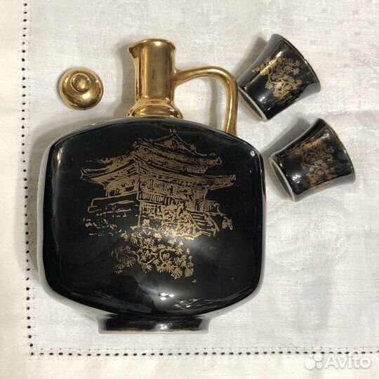 Штоф и стопки в японском стиле