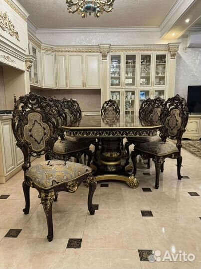 Кухонный стол и стулья