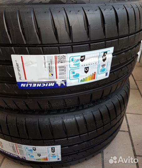 Michelin Pilot Sport 4 295/35 R23