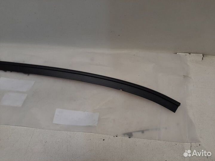 Молдинг лобового стекла передний Toyota Camry V70