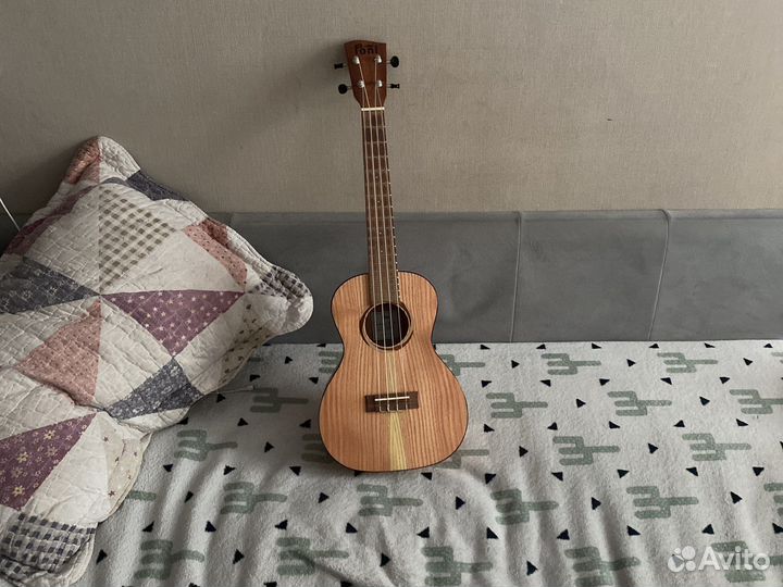 Укулеле тенор