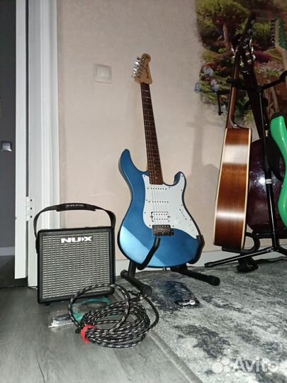 Электрогитара с комбоусилителем