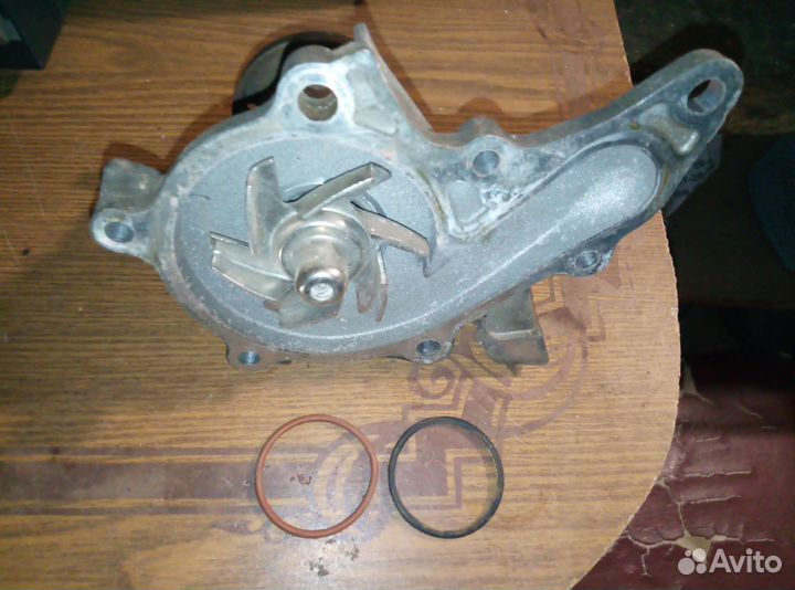 Помпа Toyota Avensis T220
