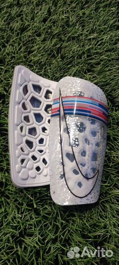 Новые щитки футбольные детские Nike