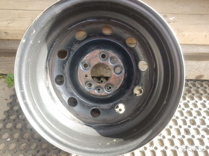 Штампованный диск r16