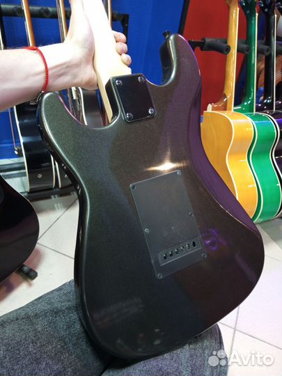 Электро гитара полностью чёрная страт Рокет