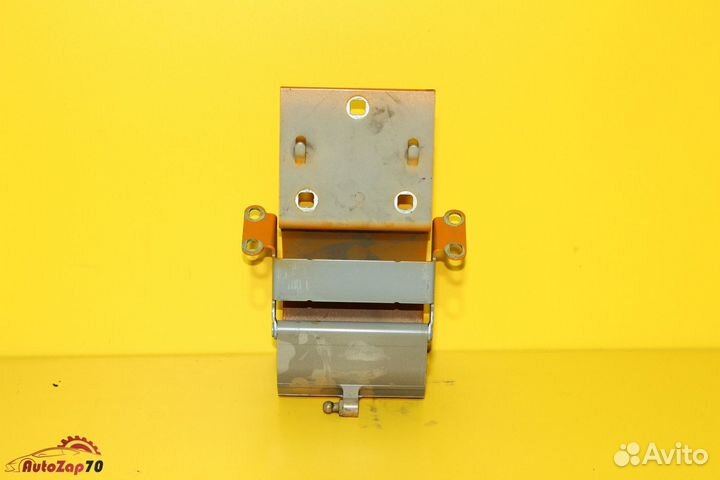 Volvo FM Петля крышки бордачка правая