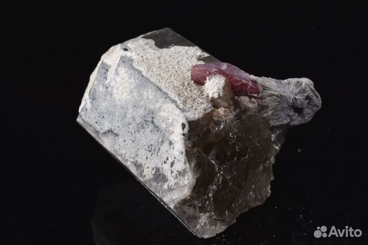 Турмалин, кварц, лепидолит, цеолит. Лот №618