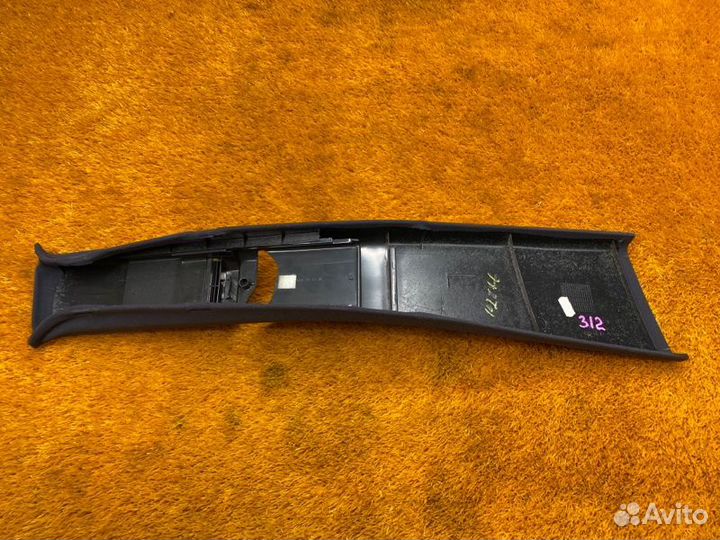 Обшивка стойки левая Mercedes-Benz E-Class W210