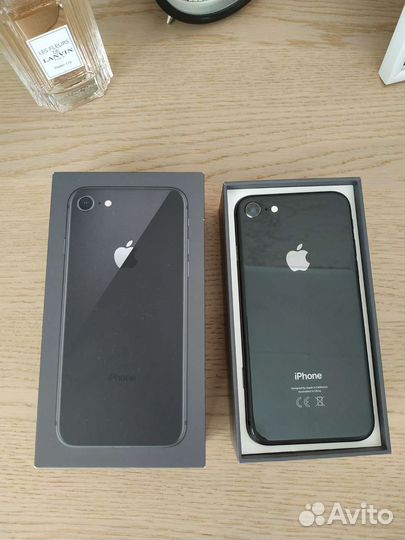 Телефон iPhone 8 64 gb