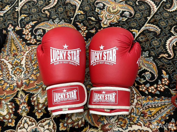 Боксерские перчатки и шитки