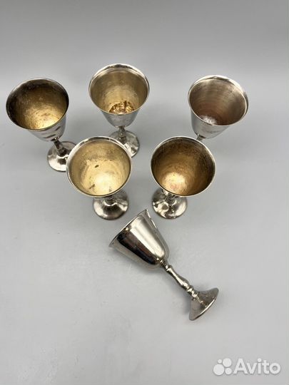 Набор из металлических рюмок