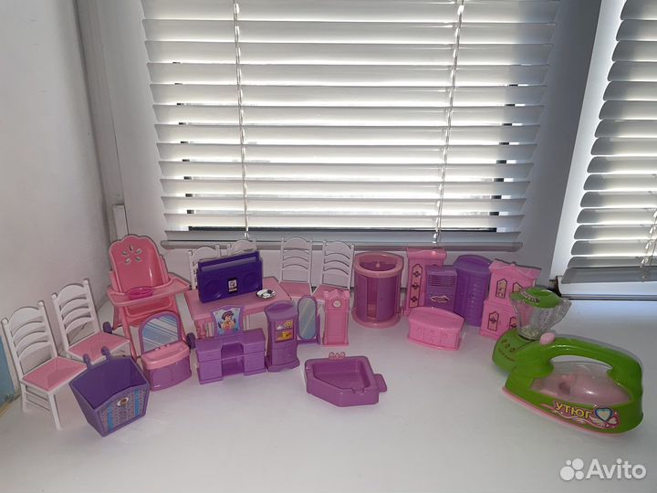 Мебель для кукол,машинка и детская швейная машинка