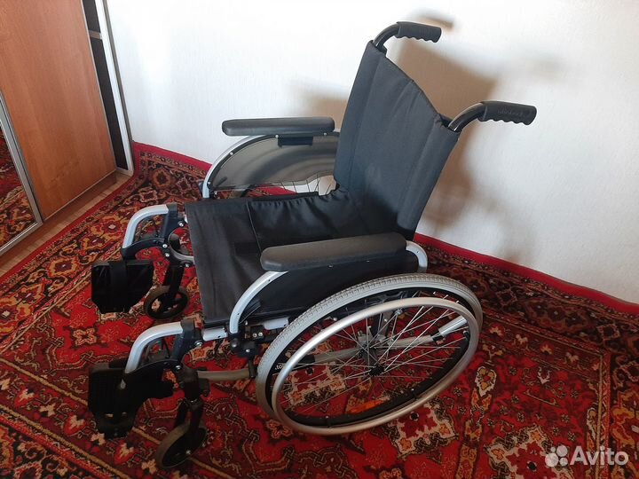 Инвалидная коляска складная