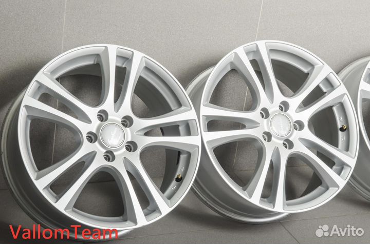 Лот UP26170342 Фирменные 18-е диски manaray