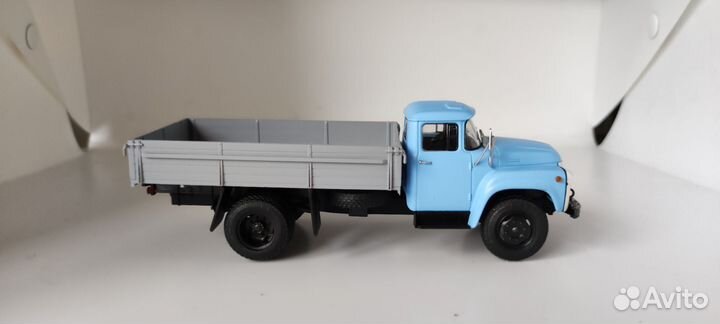 1:43 ЗИЛ-130 бортовой. Аист