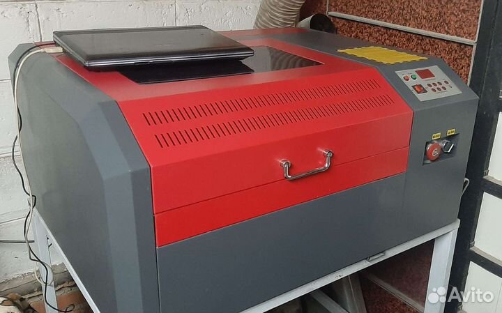 Лазерный станок CO2