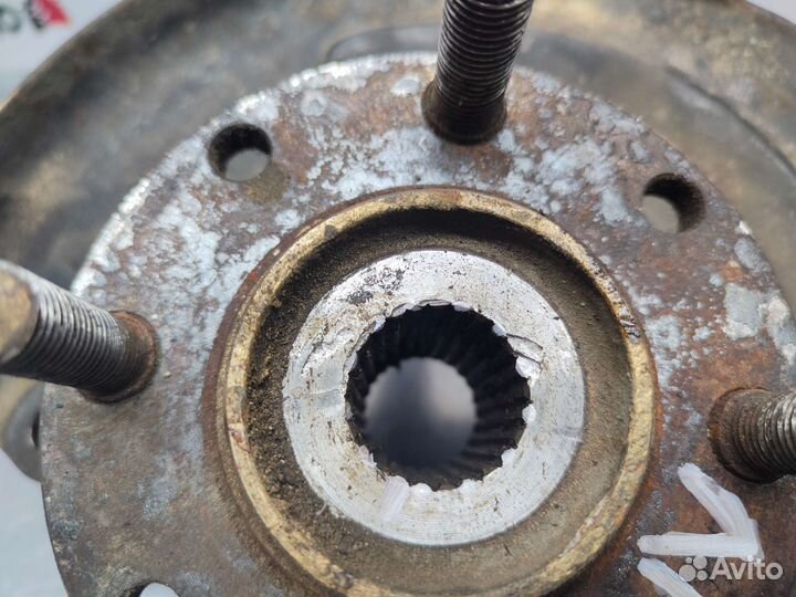 Ступица передняя левая Mitsubishi Lancer 7 (CB1A)