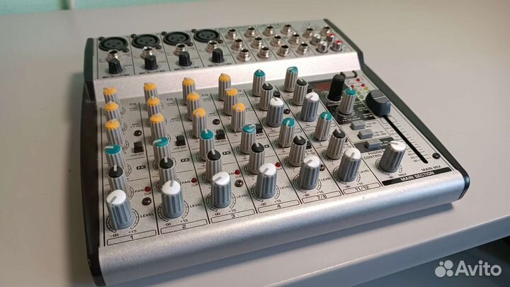 UB1202FX behringer Микшерный пульт