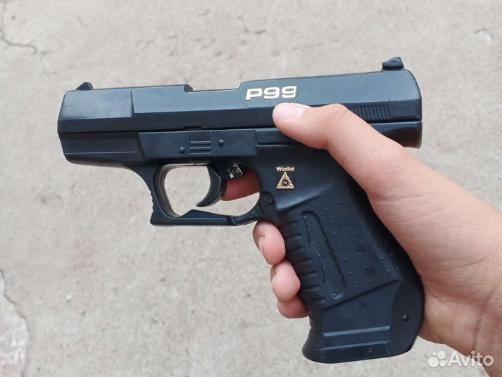 Пистолет игрушочный