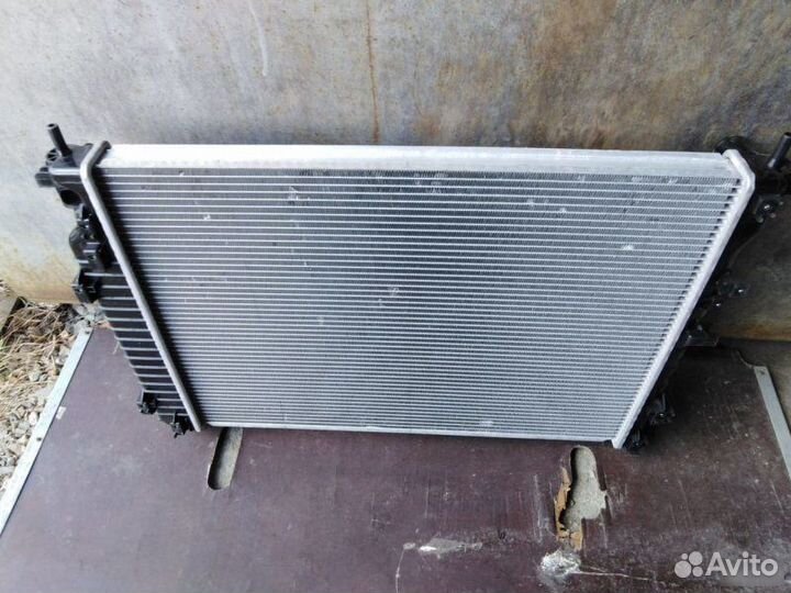 Радиатор охлаждения Chevrolet Captiva 2.2