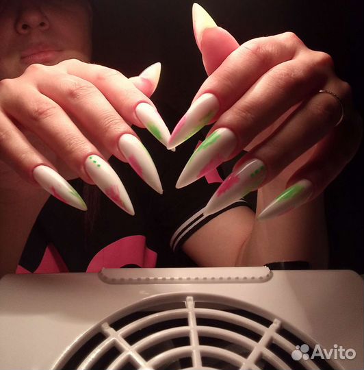 Модель на наращивание ногтей и покрытие