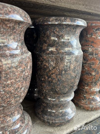 Вазы гранитные