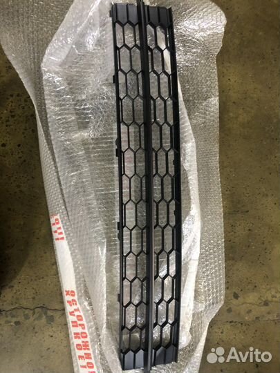 Продам новую решетку бампера Шкода