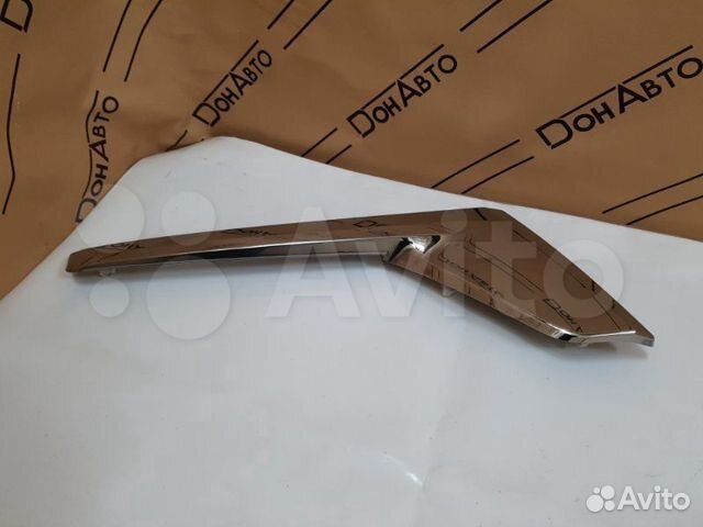 Хром накладка передней правой фары lс 200