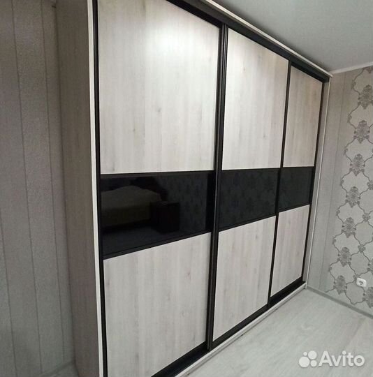 Книжный шкаф