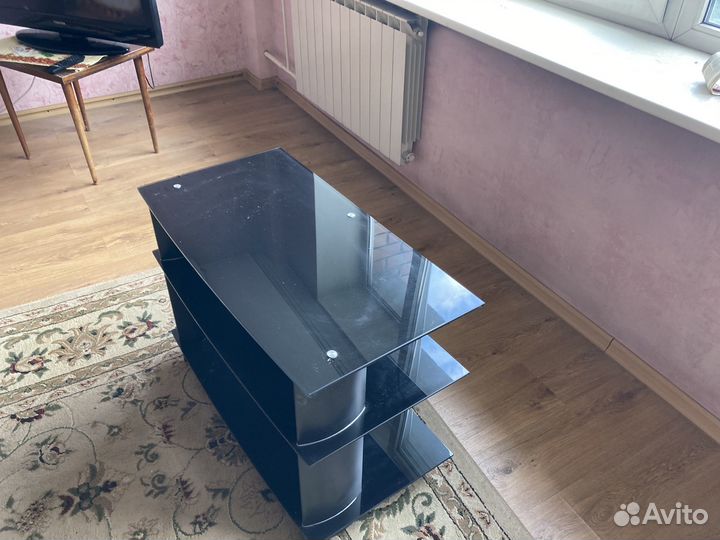 Стеклянная тумба под тв